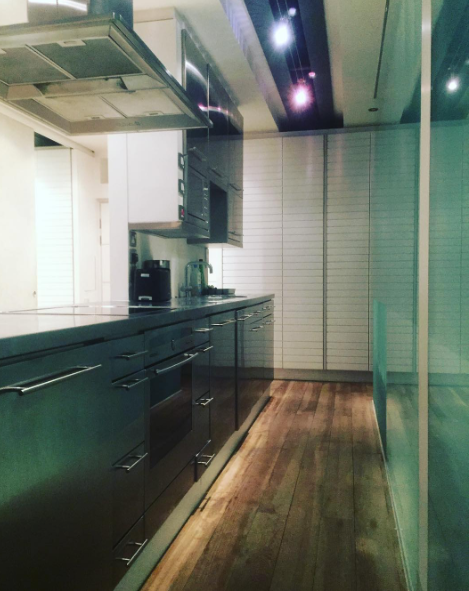 Clean High Gloss Kitchen