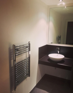 clean bathroom at the end of a tenancy